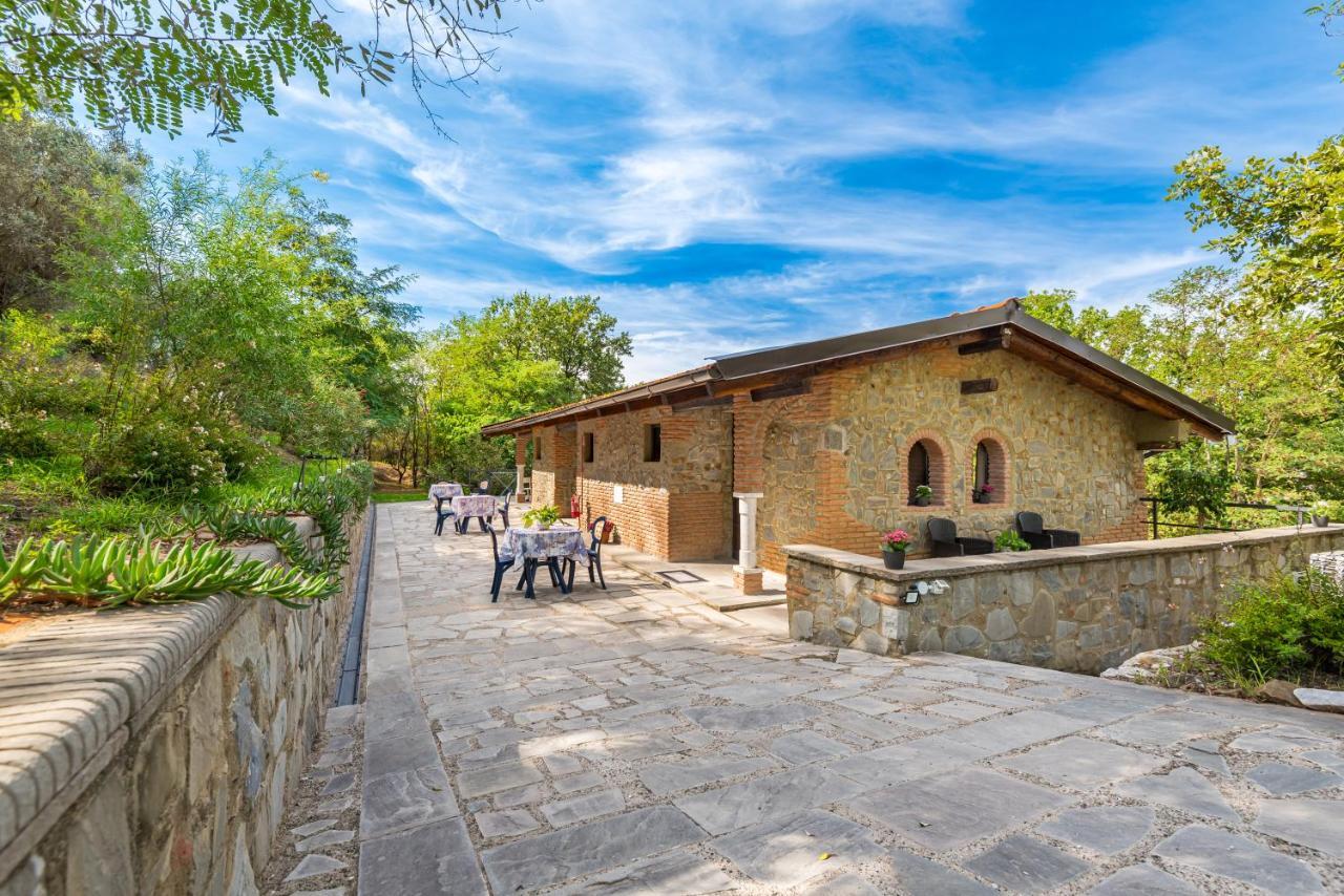 Ippotur Medieval Resort Castelnuovo Magra Exteriör bild